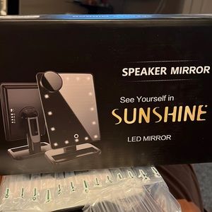 Selling a brand new speaker mirror Bluetooth